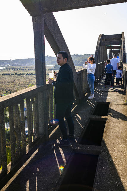 栅栏 楼梯扶手 郊外高架桥 天空 田地