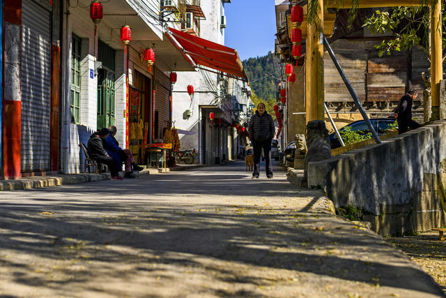 船 小河 岩石 街景 街道 建筑 船屋 码头 室内 理发店 庭院 老人