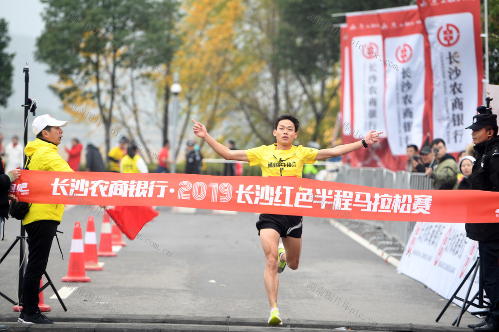 马拉松  橘子洲  长沙  红色半程马拉松  长沙市体育局  岳麓区