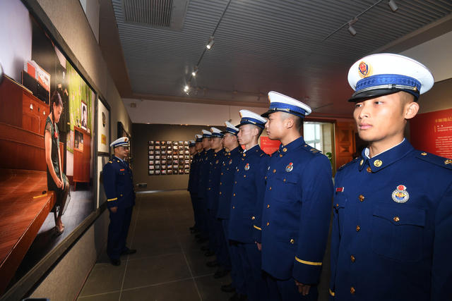 公安民警  纪实摄影  作品展  李自健美术馆