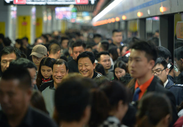 地铁检修工的深夜“暗战” 