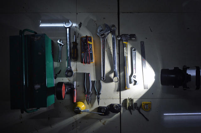 地铁检修工的深夜“暗战” 