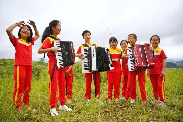 启航学校  留守儿童  合唱团