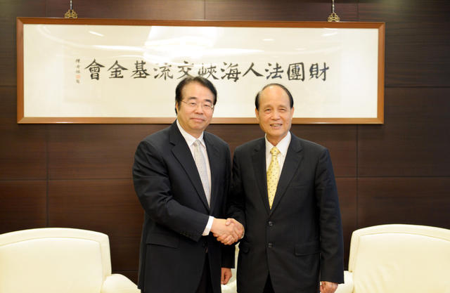 湖南  两岸  文化创意  产业  合作台湾 合影 西装套装