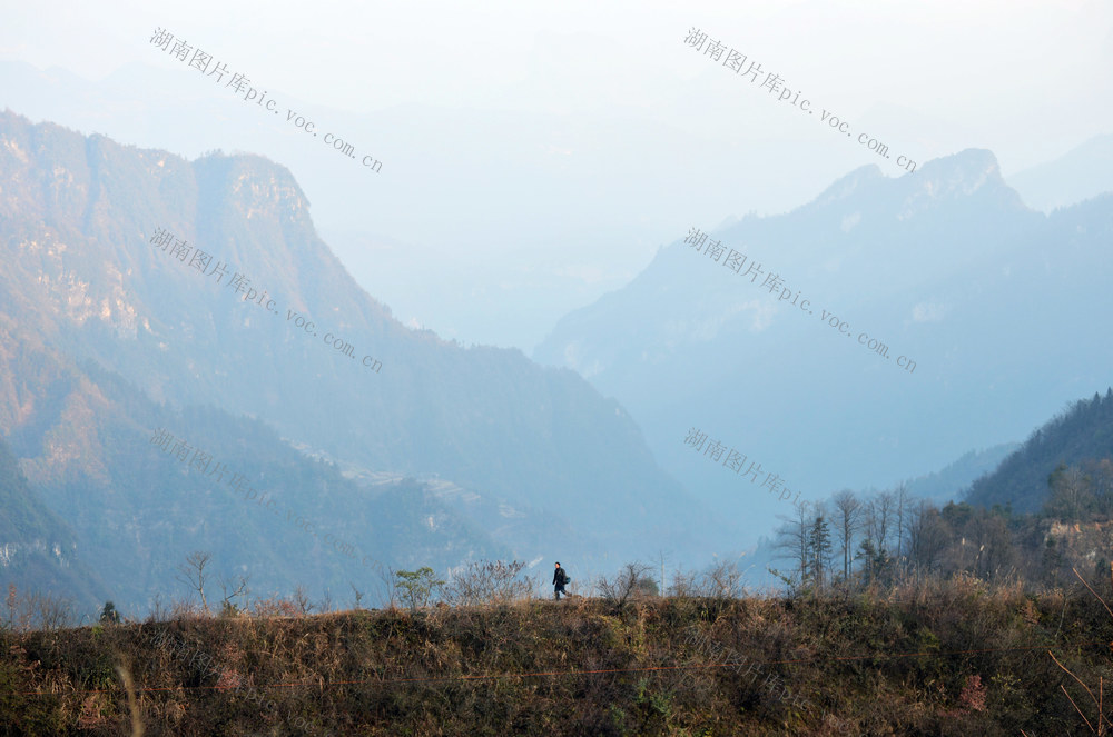  The "Ladder Messenger" in the Mountain