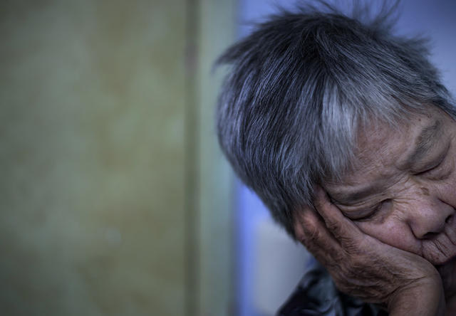 当父母老成了“孩子”