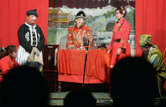 乡里戏班子