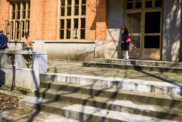 楼梯 户外 栅栏 树林 石头墙 工地 庭院 尖桩篱栅