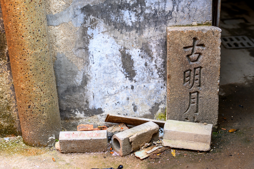 老人 垃圾车 街道 街景 家居物品 桶 工地 茅草屋 铲子 沙发