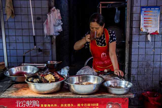 杂货店 街道 雨伞 电动车 箱包 鞋店 肉店 烟草店 甜食 垃圾箱 邮筒 人力车 蔬菜 锅 炊具 超市购物车 街拍 报纸 菜单 理发店 美女 其他 自行车