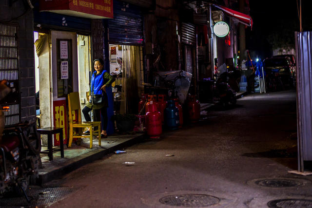 烟草店 理发店 街道 街景 杂货店 美女 室外 庭院
