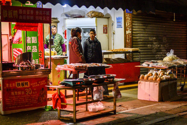 街景 夜景 街道 汽车 箱包 衣物 美女 老人 家居物品 餐厅 杂货店 拐杖