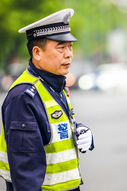 电动车 头盔 汽车 街道 自行车 军装 帅哥 街拍 广场 合影 教室 消防车 书