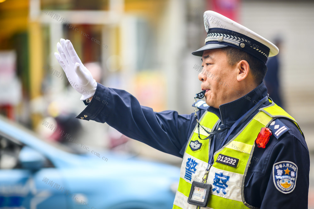 电动车 头盔 汽车 街道 自行车 军装 帅哥 街拍 广场 合影 教室 消防车 书