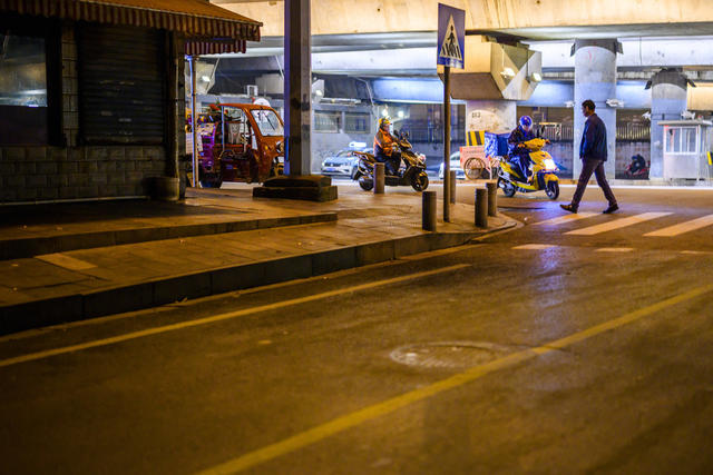美女 家居物品 瓶子 汽车 演出 街道 工地 街景 夜景 理发店 其他