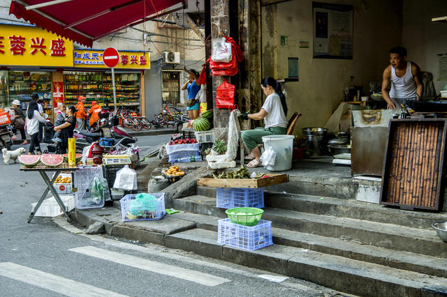 杂货店 烟草店 街景 街道 独轮车 电动车 花盆 鞋店 人力车 家居物品 垃圾箱 肉店 自行车 帐篷 美女 餐厅 门垫 商场 衣物