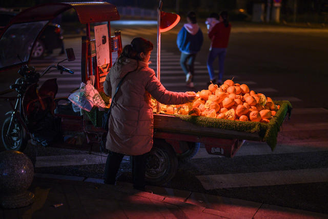 街景 夜景 街道 汽车 箱包 衣物 美女 老人 家居物品 餐厅 杂货店 拐杖