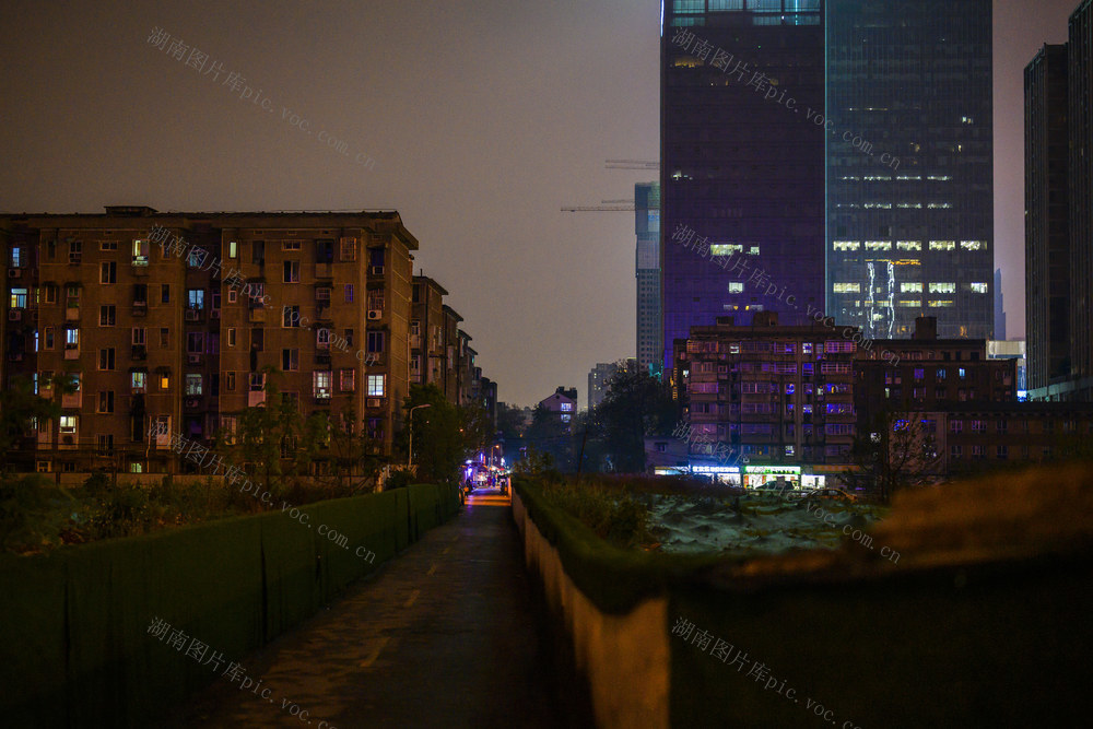 街景 夜景 街道 汽车 箱包 衣物 美女 老人 家居物品 餐厅 杂货店 拐杖