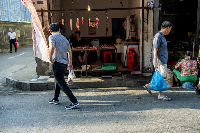 杂货店 烟草店 街景 街道 独轮车 电动车 花盆 鞋店 人力车 家居物品 垃圾箱 肉店 自行车 帐篷 美女 餐厅 门垫 商场 衣物