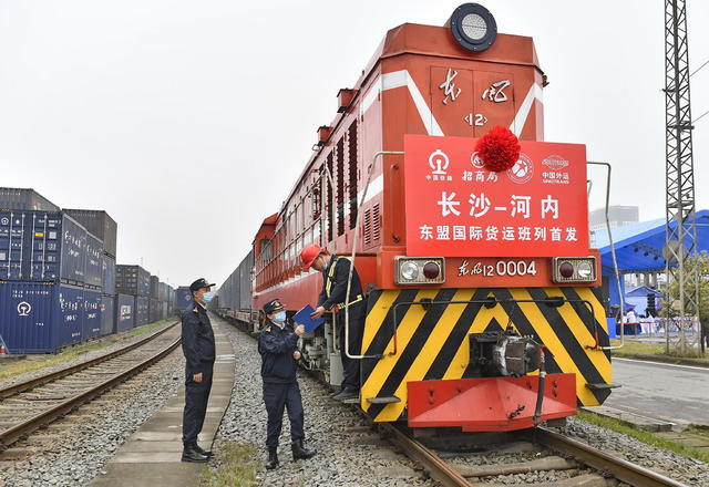 轨道 交通 中欧班列 洲际 物流 复工复产 一带一路 路上丝绸之路 集装箱 火车