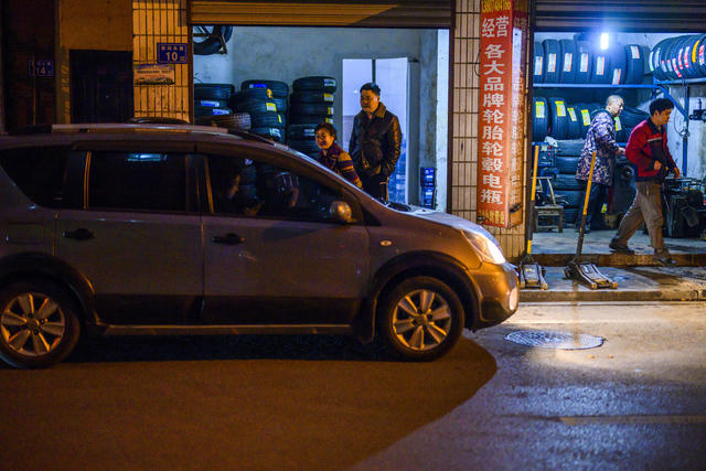 美女 家居物品 瓶子 汽车 演出 街道 工地 街景 夜景 理发店 其他
