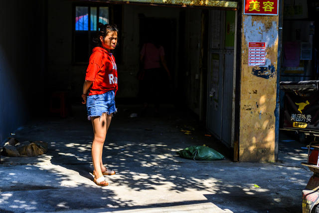 箱包 街道 三轮车 美女 工地 衣物 街景 垃圾车 活动房屋 小巴士
