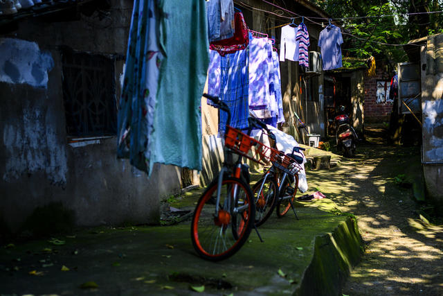 箱包 街道 三轮车 美女 工地 衣物 街景 垃圾车 活动房屋 小巴士