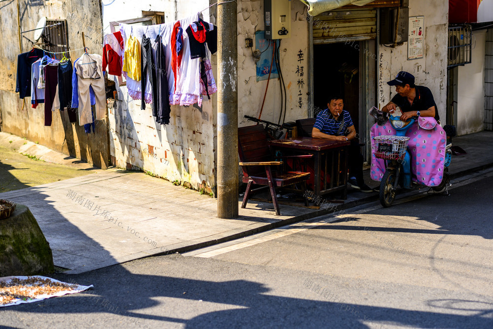 箱包 街道 三轮车 美女 工地 衣物 街景 垃圾车 活动房屋 小巴士