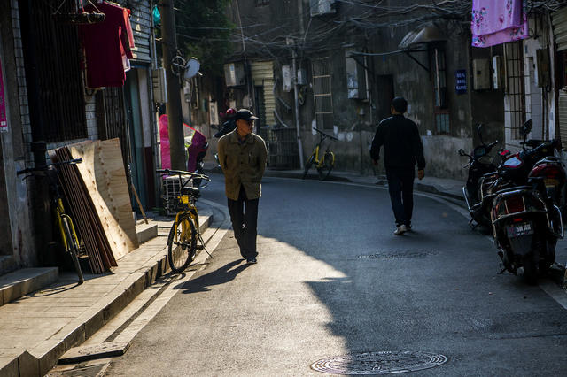 街道 街道 自行车 电动车 街景 衣物 箱包 美女 其他 铜牌匾