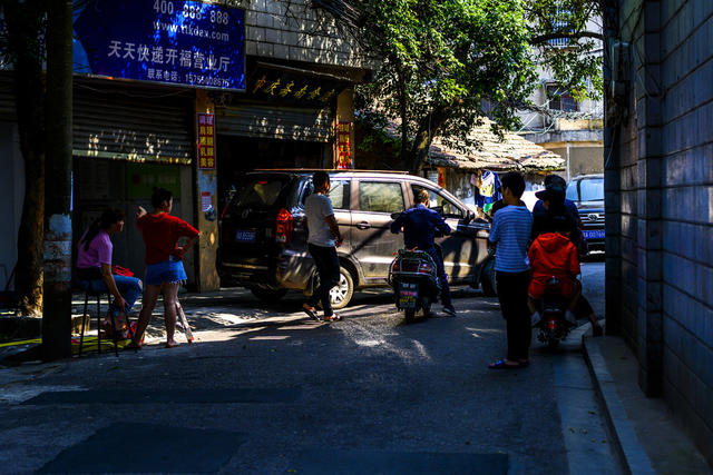 箱包 街道 三轮车 美女 工地 衣物 街景 垃圾车 活动房屋 小巴士