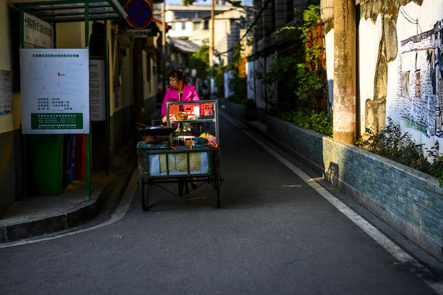 街道 街道 自行车 电动车 街景 衣物 箱包 美女 其他 铜牌匾