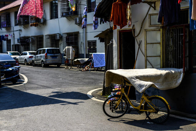 街道 街道 自行车 电动车 街景 衣物 箱包 美女 其他 铜牌匾