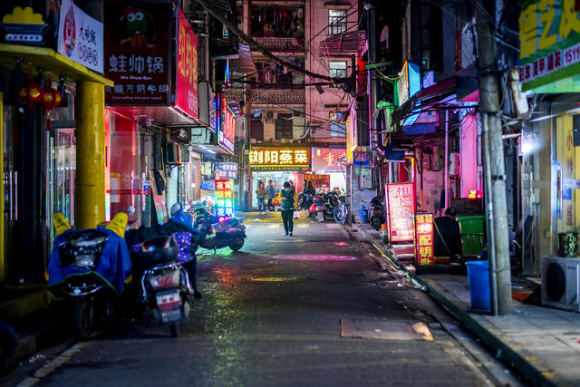 街道 街景 汽车 箱包 小巴士 杂货店 美女 家居物品 衣物