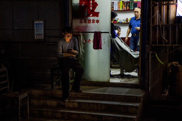 美女 街景 自行车 汽车 夜景 楼梯 交通灯 街道 建筑 老人