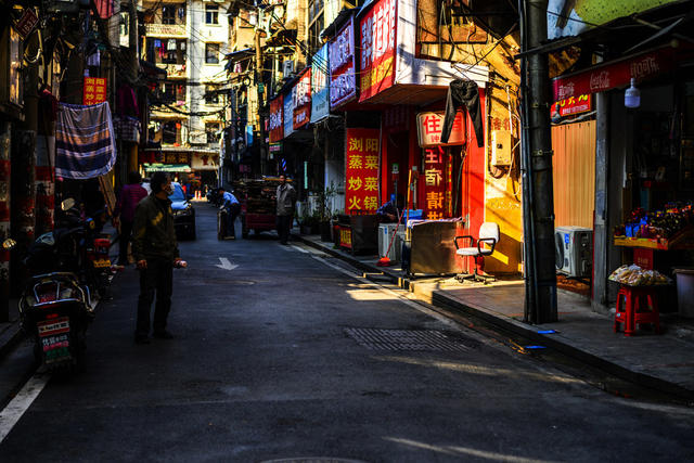 街道 街景 汽车 箱包 小巴士 杂货店 美女 家居物品 衣物