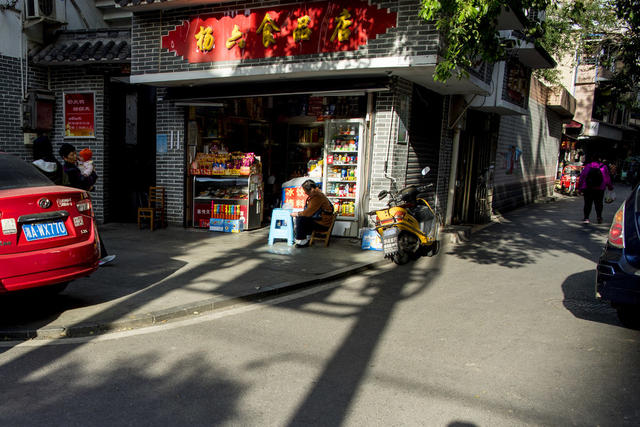 美女 街景 自行车 汽车 夜景 楼梯 交通灯 街道 建筑 老人