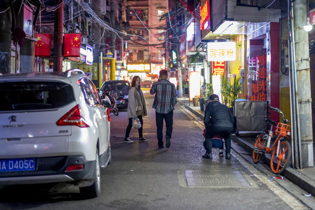 街道 街景 汽车 箱包 小巴士 杂货店 美女 家居物品 衣物