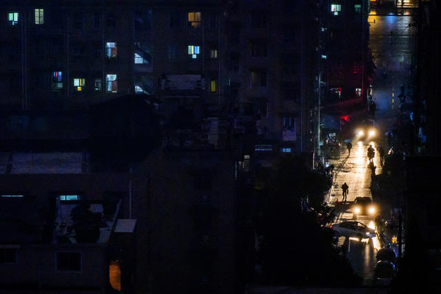 美女 街景 自行车 汽车 夜景 楼梯 交通灯 街道 建筑 老人