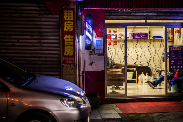 街道 街景 汽车 箱包 小巴士 杂货店 美女 家居物品 衣物