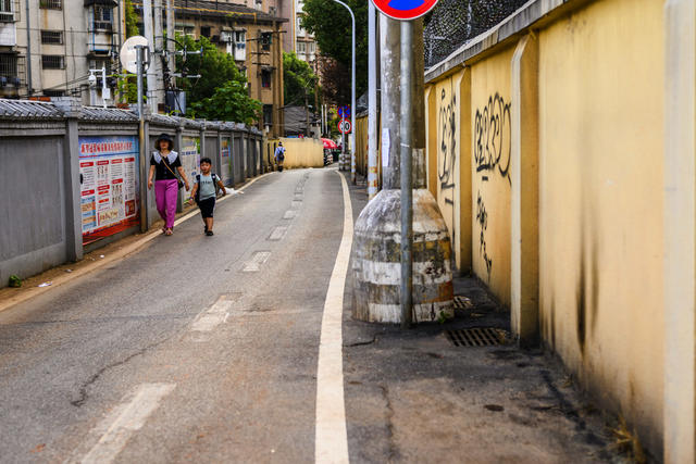 街景 工地 家居物品 桶 室外 垃圾箱 垃圾车 箱包 画 美女 汽车 电动车 叉车 拖拉机