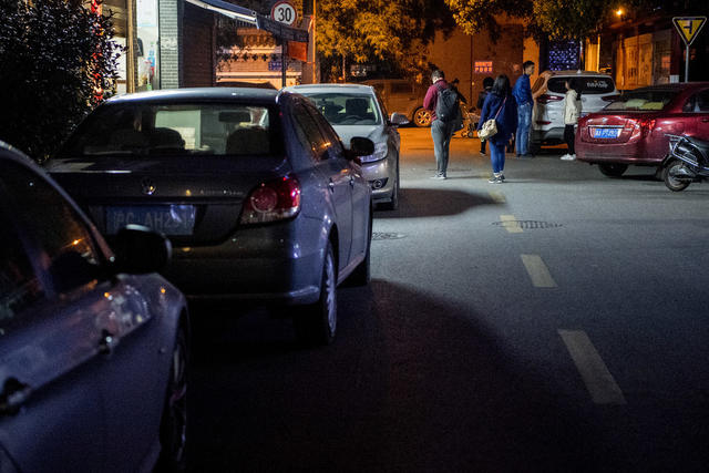 美女 街景 自行车 汽车 夜景 楼梯 交通灯 街道 建筑 老人
