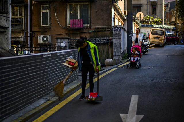 街道 美女 车站 箱包 理发店 人力车 运动 尖桩篱栅 街景 楼梯 楼梯扶手 室外 电动车 汽车