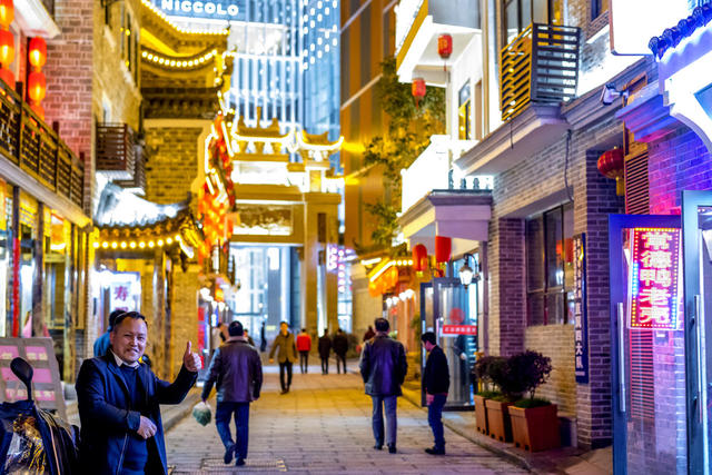 街景 街道 商场 夜景 烧烤 面包 建筑 大厦 饰品 室外