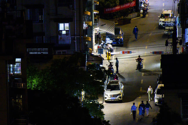 美女 街景 自行车 汽车 夜景 楼梯 交通灯 街道 建筑 老人