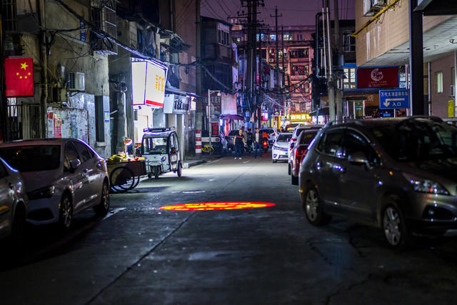 街道 街景 汽车 箱包 小巴士 杂货店 美女 家居物品 衣物