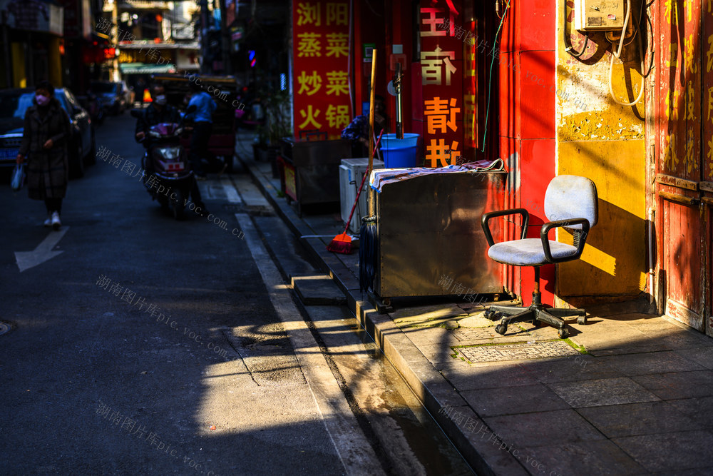 街道 街景 汽车 箱包 小巴士 杂货店 美女 家居物品 衣物