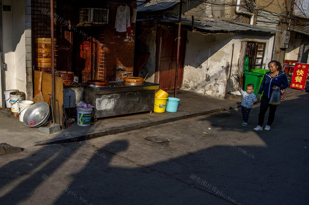 街景 室外 餐厅 箱包 手推车 铲子 庭院 桶 理发店 火炉 杂货店 垃圾箱 衣物