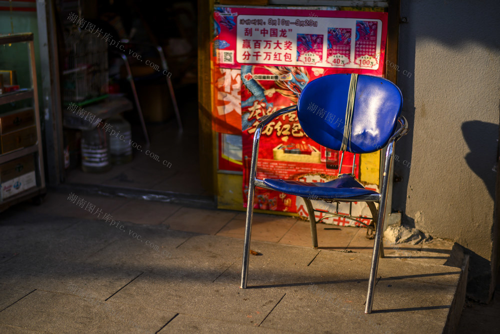  Bucket, suitcase, wardrobe, beauty street view restaurant, folding chair, household goods, grocery store