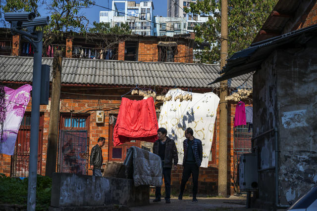 人力车 街道 街景 电动车 铲子 工地 室外 楼梯扶手 衣物 玩具店 美女 垃圾箱 老人 自行车