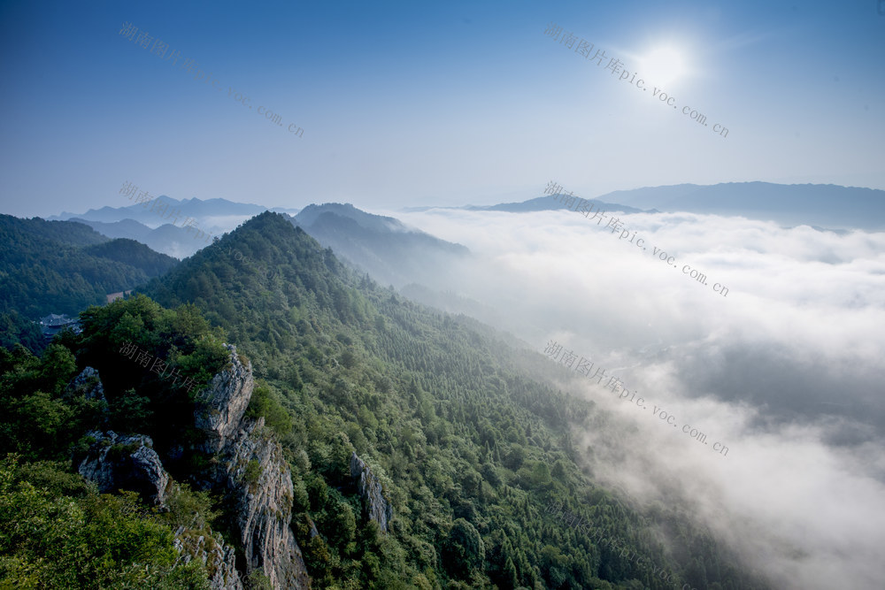 山峰 *  天空  * 晨雾